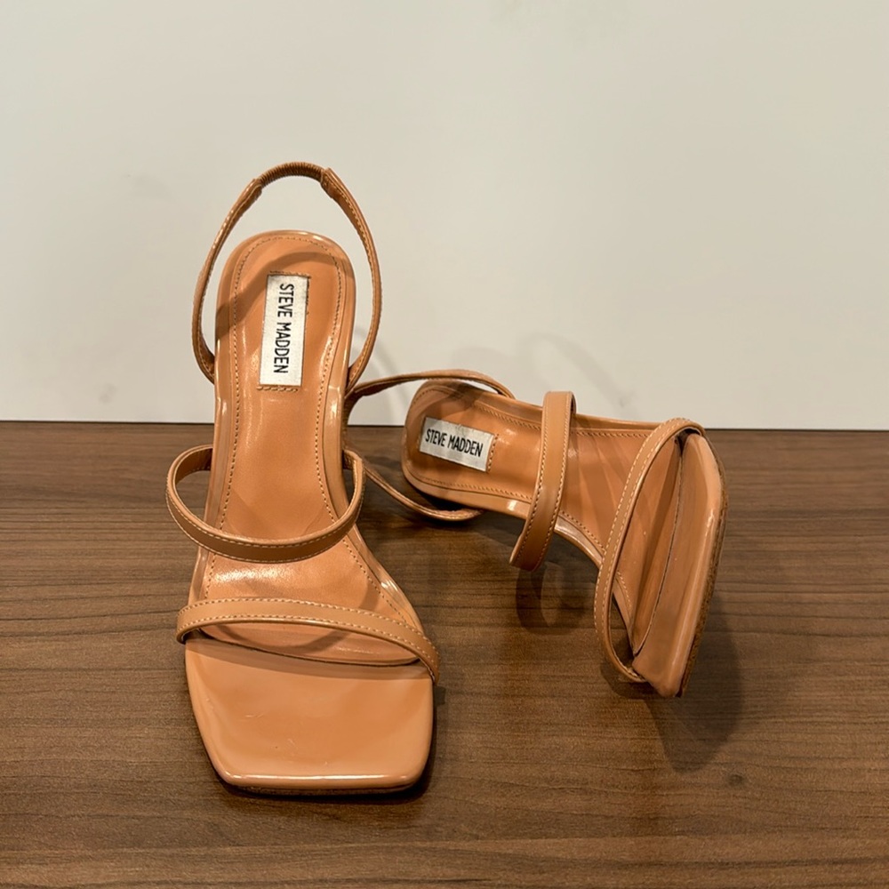 STEVE MADDEN NUDE HEELS